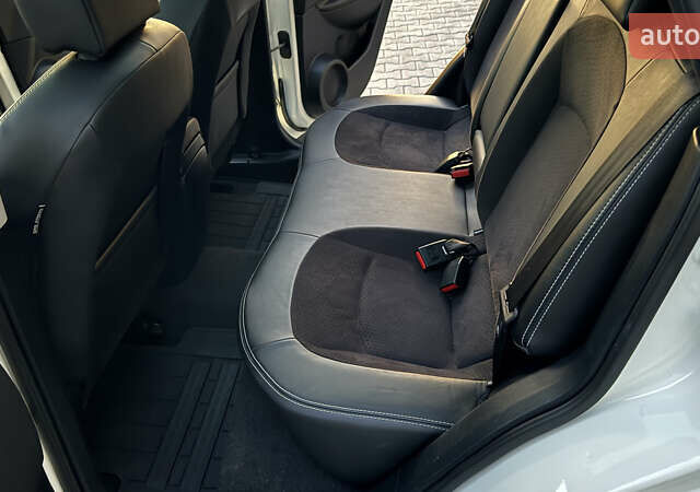 Белый Ниссан Кашкай, объемом двигателя 1.6 л и пробегом 231 тыс. км за 12399 $, фото 21 на Automoto.ua