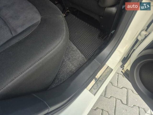 Ниссан Кашкай 2013 в Тернополе на Automoto.ua Белый Ниссан Кашкай, объемом двигателя 2 л и пробегом 135 тыс. км за 10900 $, фото 25 на Automoto.ua