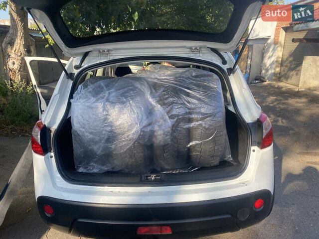 Белый Ниссан Кашкай, объемом двигателя 1.6 л и пробегом 231 тыс. км за 12399 $, фото 28 на Automoto.ua