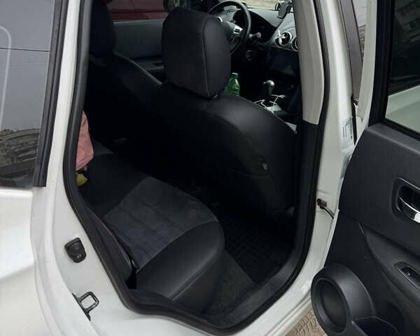 Білий Ніссан Кашкай, об'ємом двигуна 1.6 л та пробігом 175 тис. км за 11000 $, фото 15 на Automoto.ua