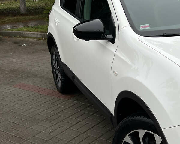 Белый Ниссан Кашкай, объемом двигателя 1.6 л и пробегом 182 тыс. км за 11399 $, фото 7 на Automoto.ua