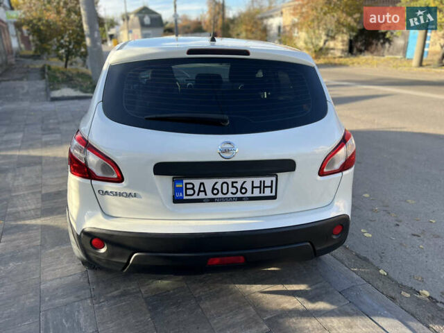 Белый Ниссан Кашкай, объемом двигателя 1.6 л и пробегом 167 тыс. км за 10000 $, фото 4 на Automoto.ua