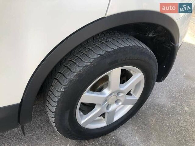 Белый Ниссан Кашкай, объемом двигателя 2 л и пробегом 265 тыс. км за 12500 $, фото 4 на Automoto.ua