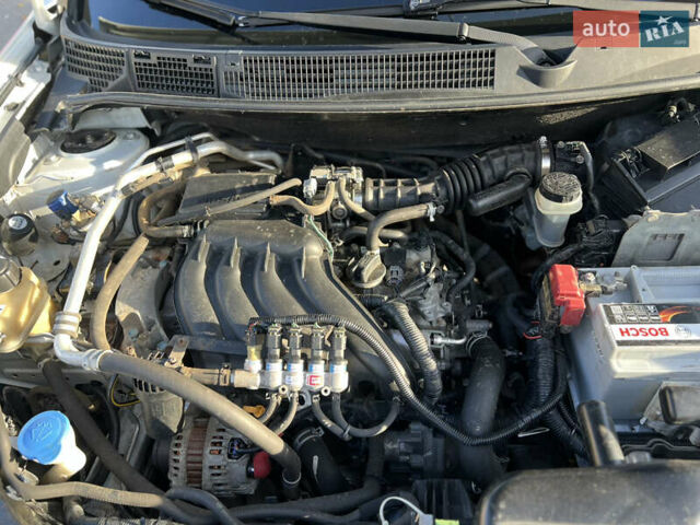 Белый Ниссан Кашкай, объемом двигателя 1.6 л и пробегом 167 тыс. км за 10000 $, фото 16 на Automoto.ua