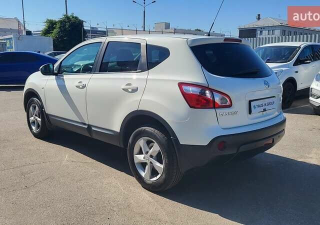 Білий Ніссан Кашкай, об'ємом двигуна 1.6 л та пробігом 295 тис. км за 10500 $, фото 13 на Automoto.ua