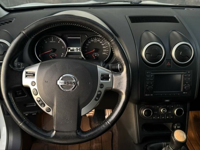 Белый Ниссан Кашкай, объемом двигателя 1.6 л и пробегом 231 тыс. км за 12399 $, фото 13 на Automoto.ua