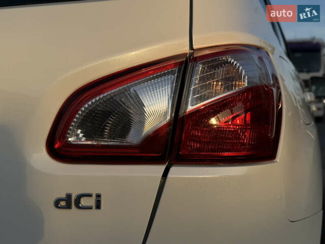 Белый Ниссан Кашкай, объемом двигателя 1.5 л и пробегом 220 тыс. км за 13500 $, фото 12 на Automoto.ua