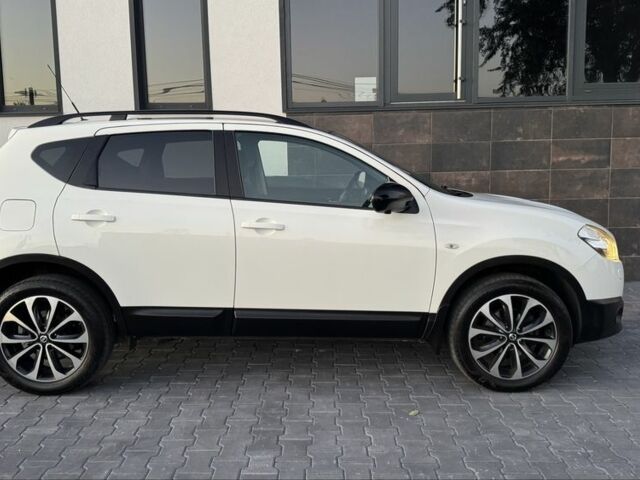 Белый Ниссан Кашкай, объемом двигателя 1.6 л и пробегом 231 тыс. км за 12399 $, фото 4 на Automoto.ua