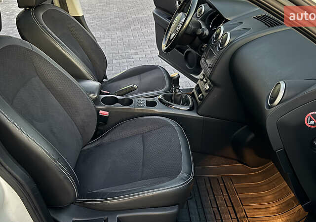 Белый Ниссан Кашкай, объемом двигателя 1.6 л и пробегом 231 тыс. км за 12399 $, фото 19 на Automoto.ua