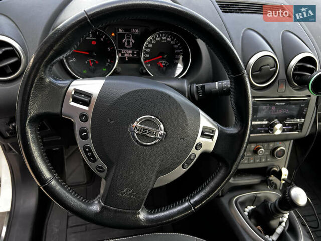 Белый Ниссан Кашкай, объемом двигателя 1.5 л и пробегом 229 тыс. км за 11600 $, фото 10 на Automoto.ua