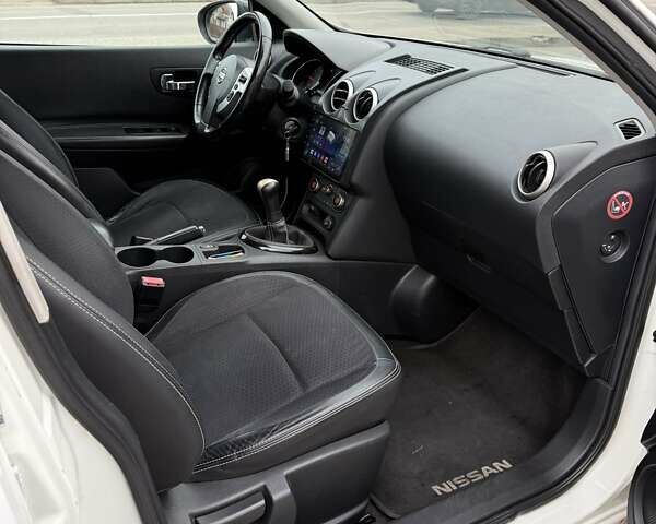 Білий Ніссан Кашкай, об'ємом двигуна 1.6 л та пробігом 233 тис. км за 11700 $, фото 6 на Automoto.ua