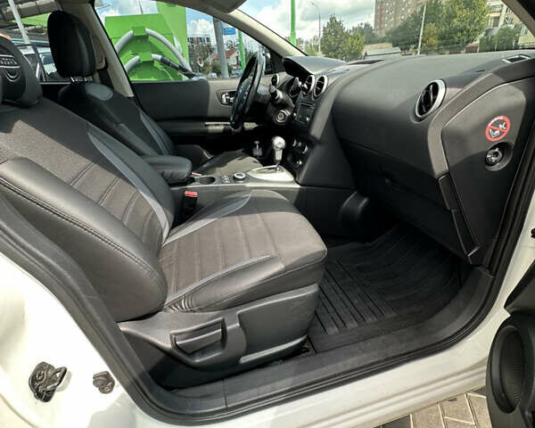 Белый Ниссан Кашкай, объемом двигателя 2 л и пробегом 153 тыс. км за 12500 $, фото 23 на Automoto.ua