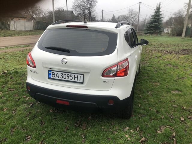 Белый Ниссан Кашкай, объемом двигателя 2 л и пробегом 220 тыс. км за 11000 $, фото 6 на Automoto.ua