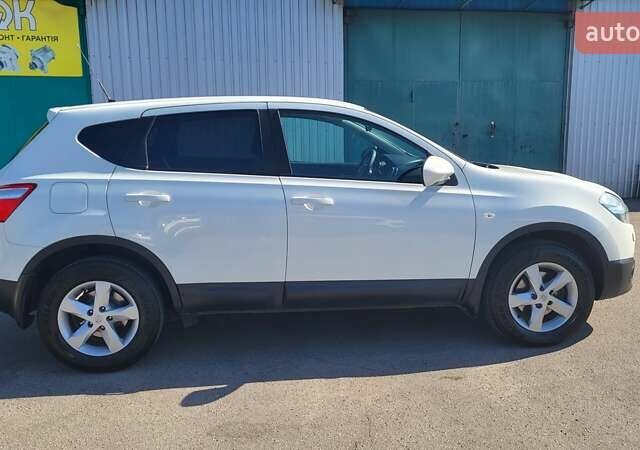 Білий Ніссан Кашкай, об'ємом двигуна 1.6 л та пробігом 295 тис. км за 10500 $, фото 8 на Automoto.ua