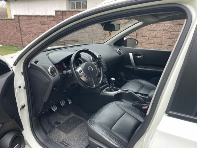 Білий Ніссан Кашкай, об'ємом двигуна 1.6 л та пробігом 253 тис. км за 12950 $, фото 8 на Automoto.ua