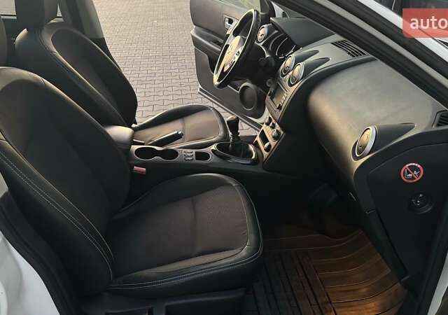 Белый Ниссан Кашкай, объемом двигателя 1.6 л и пробегом 231 тыс. км за 12399 $, фото 18 на Automoto.ua