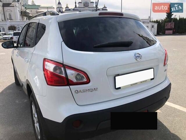 Белый Ниссан Кашкай, объемом двигателя 2 л и пробегом 265 тыс. км за 12500 $, фото 2 на Automoto.ua