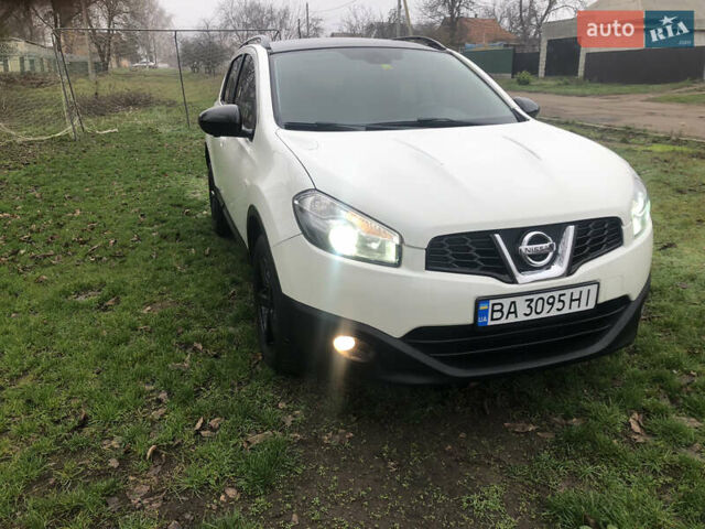 Белый Ниссан Кашкай, объемом двигателя 2 л и пробегом 220 тыс. км за 11000 $, фото 24 на Automoto.ua