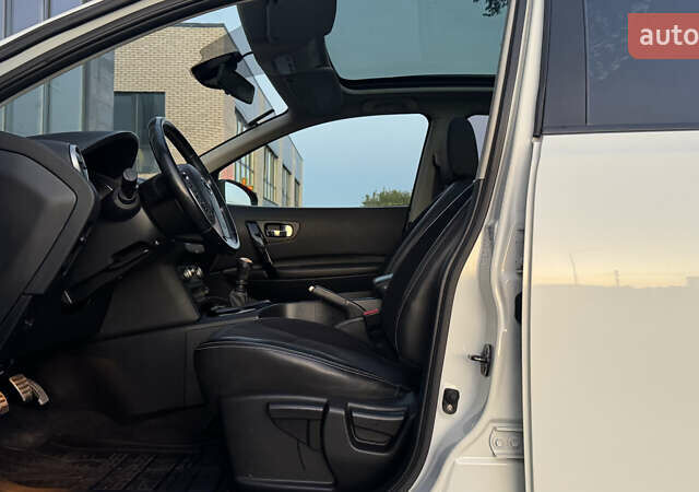 Белый Ниссан Кашкай, объемом двигателя 1.6 л и пробегом 231 тыс. км за 12399 $, фото 10 на Automoto.ua