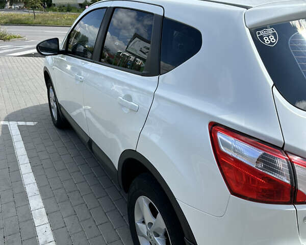 Белый Ниссан Кашкай, объемом двигателя 2 л и пробегом 153 тыс. км за 12500 $, фото 9 на Automoto.ua