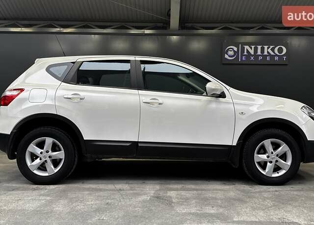 Білий Ніссан Кашкай, об'ємом двигуна 1.6 л та пробігом 141 тис. км за 10000 $, фото 17 на Automoto.ua