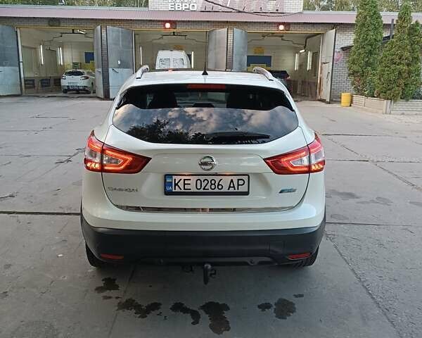 Белый Ниссан Кашкай, объемом двигателя 1.46 л и пробегом 211 тыс. км за 14300 $, фото 4 на Automoto.ua