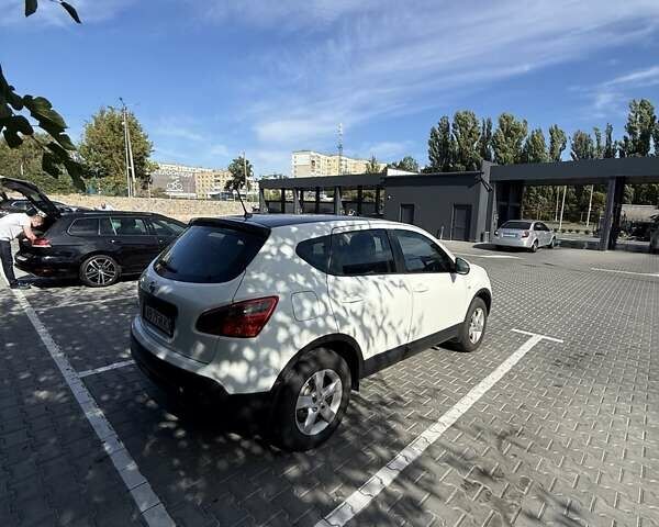 Белый Ниссан Кашкай, объемом двигателя 2 л и пробегом 178 тыс. км за 11300 $, фото 5 на Automoto.ua