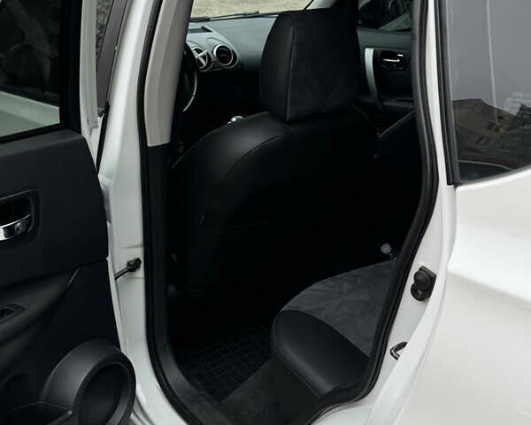 Білий Ніссан Кашкай, об'ємом двигуна 1.6 л та пробігом 175 тис. км за 11000 $, фото 12 на Automoto.ua