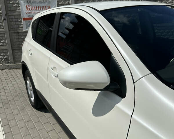 Белый Ниссан Кашкай, объемом двигателя 2 л и пробегом 153 тыс. км за 12500 $, фото 4 на Automoto.ua