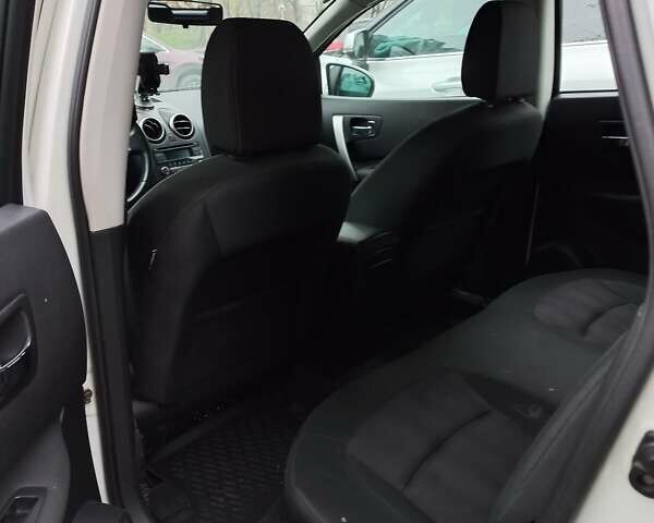 Белый Ниссан Кашкай, объемом двигателя 1.6 л и пробегом 87 тыс. км за 12500 $, фото 6 на Automoto.ua