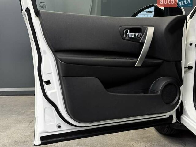 Білий Ніссан Кашкай, об'ємом двигуна 1.6 л та пробігом 141 тис. км за 10000 $, фото 32 на Automoto.ua