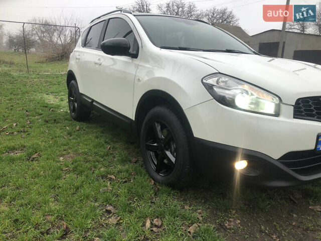 Белый Ниссан Кашкай, объемом двигателя 2 л и пробегом 220 тыс. км за 11000 $, фото 23 на Automoto.ua