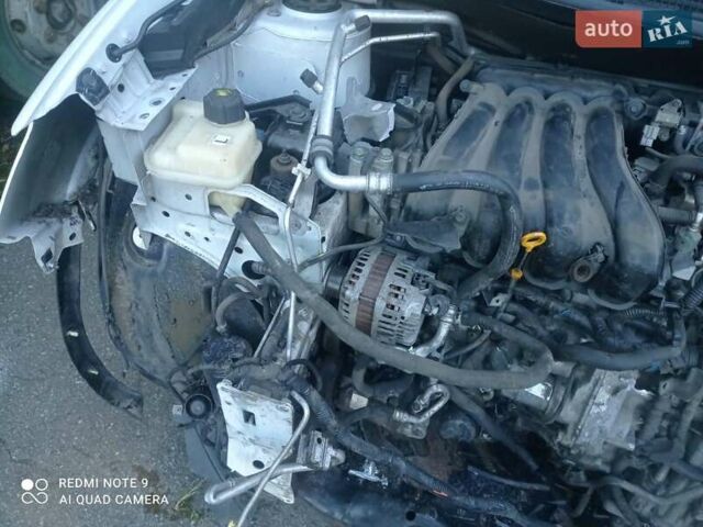 Білий Ніссан Кашкай, об'ємом двигуна 2 л та пробігом 102 тис. км за 4700 $, фото 16 на Automoto.ua