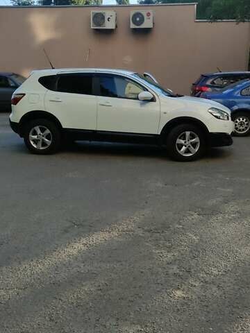 Белый Ниссан Кашкай, объемом двигателя 1.6 л и пробегом 172 тыс. км за 12000 $, фото 1 на Automoto.ua