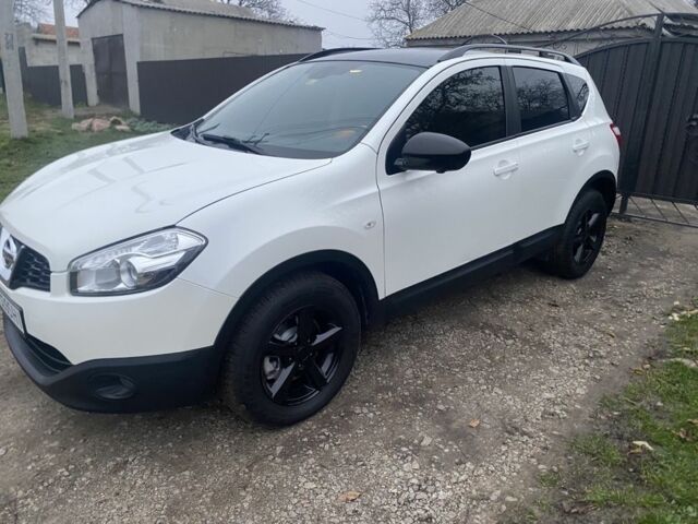 Белый Ниссан Кашкай, объемом двигателя 2 л и пробегом 220 тыс. км за 11000 $, фото 22 на Automoto.ua