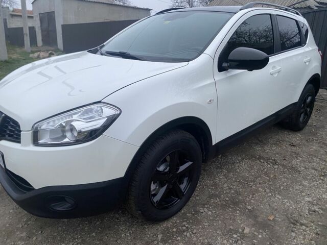 Белый Ниссан Кашкай, объемом двигателя 2 л и пробегом 220 тыс. км за 11000 $, фото 18 на Automoto.ua