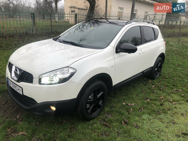 Белый Ниссан Кашкай, объемом двигателя 2 л и пробегом 220 тыс. км за 11000 $, фото 25 на Automoto.ua