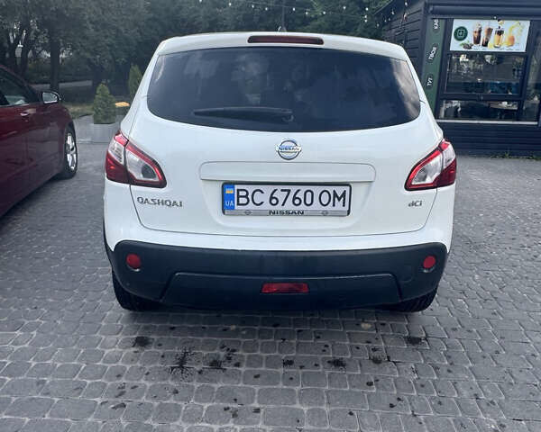 Білий Ніссан Кашкай, об'ємом двигуна 1.5 л та пробігом 208 тис. км за 11600 $, фото 6 на Automoto.ua