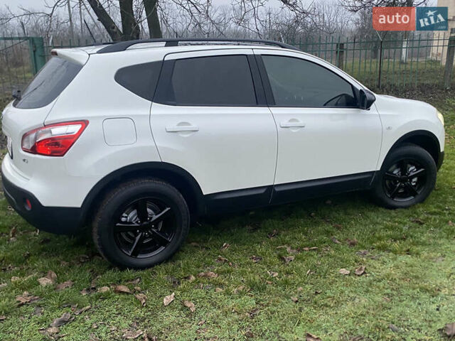 Белый Ниссан Кашкай, объемом двигателя 2 л и пробегом 220 тыс. км за 11000 $, фото 9 на Automoto.ua