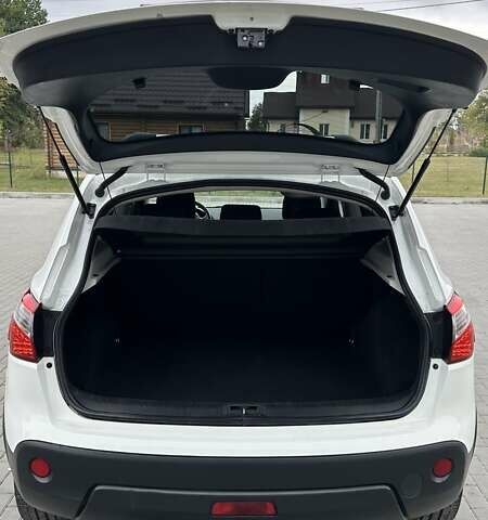 Белый Ниссан Кашкай, объемом двигателя 1.5 л и пробегом 229 тыс. км за 10850 $, фото 20 на Automoto.ua