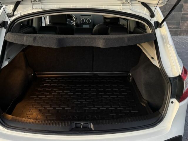 Белый Ниссан Кашкай, объемом двигателя 1.6 л и пробегом 231 тыс. км за 12399 $, фото 18 на Automoto.ua