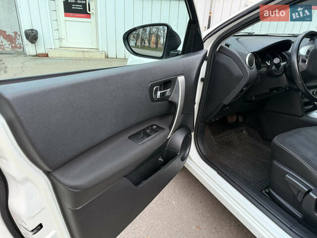 Белый Ниссан Кашкай, объемом двигателя 2 л и пробегом 118 тыс. км за 13500 $, фото 7 на Automoto.ua