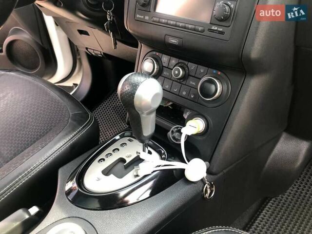 Белый Ниссан Кашкай, объемом двигателя 2 л и пробегом 265 тыс. км за 12500 $, фото 10 на Automoto.ua