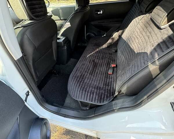 Белый Ниссан Кашкай, объемом двигателя 1.6 л и пробегом 149 тыс. км за 12500 $, фото 6 на Automoto.ua