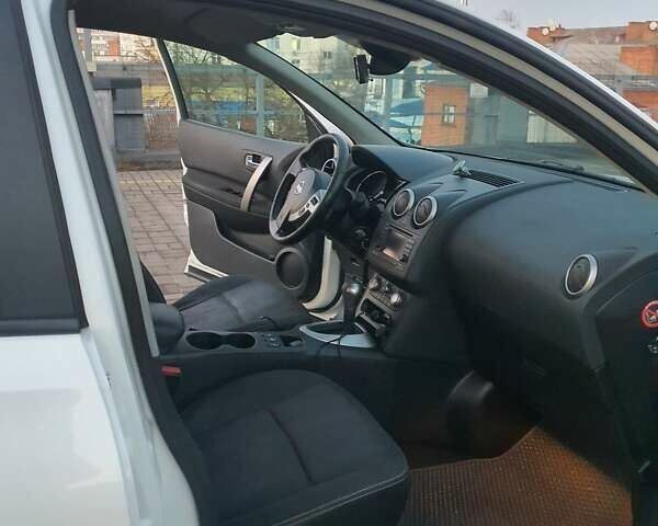 Белый Ниссан Кашкай, объемом двигателя 1.6 л и пробегом 180 тыс. км за 11000 $, фото 9 на Automoto.ua