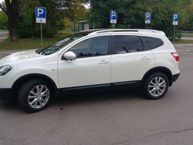 Белый Ниссан Кашкай, объемом двигателя 1.6 л и пробегом 214 тыс. км за 11800 $, фото 3 на Automoto.ua