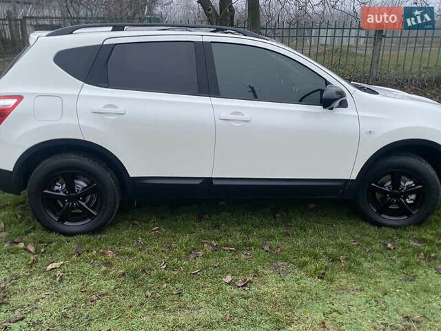 Белый Ниссан Кашкай, объемом двигателя 2 л и пробегом 220 тыс. км за 11000 $, фото 10 на Automoto.ua