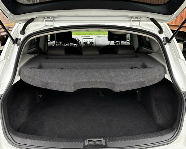 Белый Ниссан Кашкай, объемом двигателя 2 л и пробегом 190 тыс. км за 11999 $, фото 14 на Automoto.ua