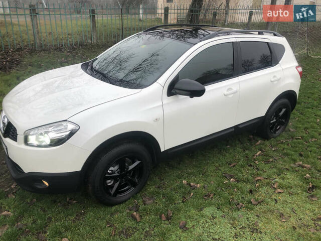 Белый Ниссан Кашкай, объемом двигателя 2 л и пробегом 220 тыс. км за 11000 $, фото 19 на Automoto.ua