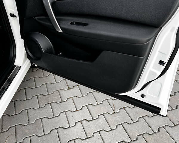 Белый Ниссан Кашкай, объемом двигателя 1.5 л и пробегом 229 тыс. км за 11600 $, фото 15 на Automoto.ua